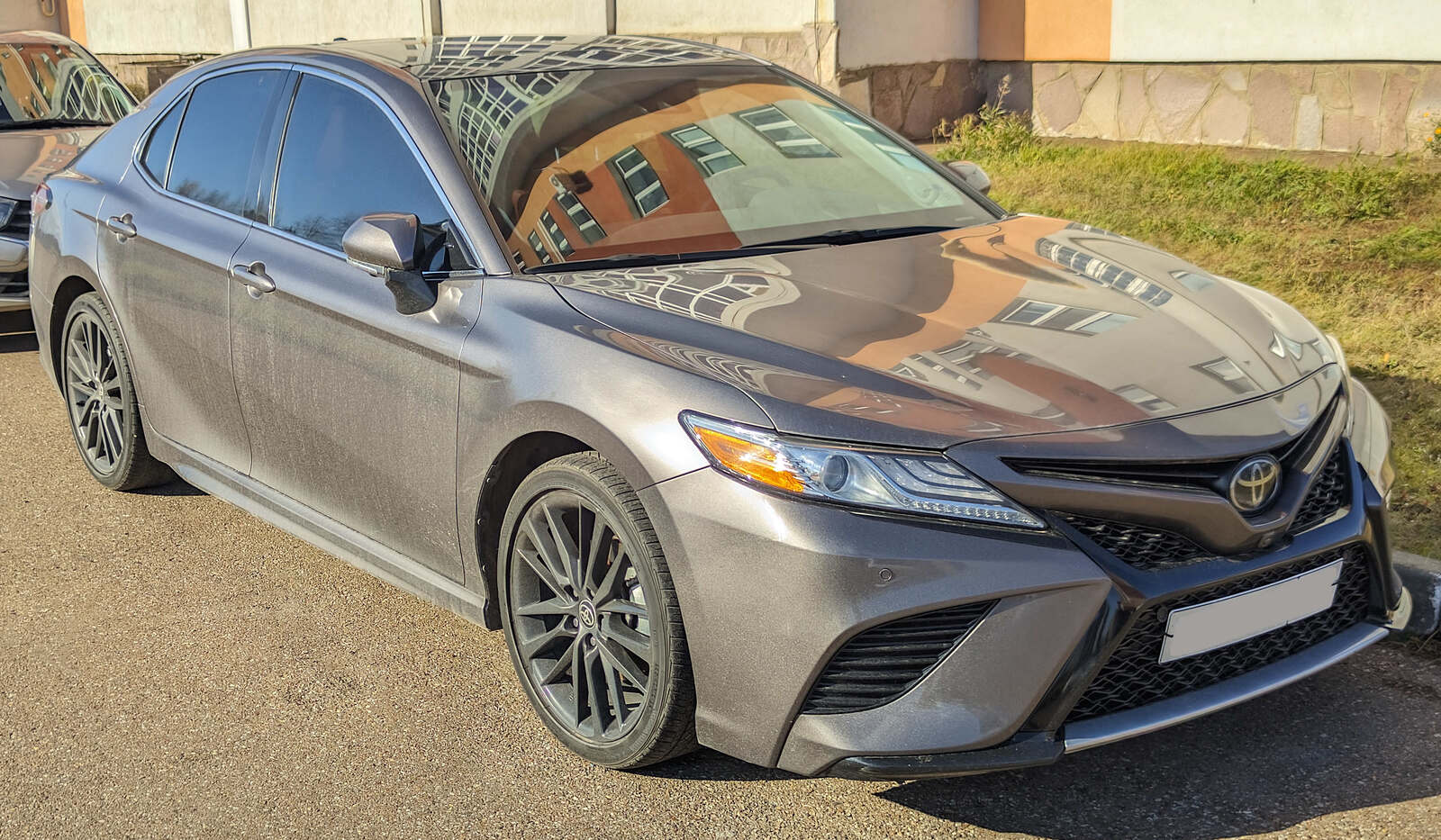 Grey sedan, three-quarter front view — the right half shown through VeriCAN's electronic scan with ECU, SRS, TCM and ABS module callouts